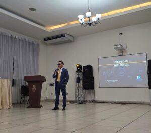 Participación del Asociado Senior Alan Santos en jornada sobre propiedad intelectual